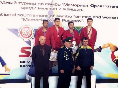 Рязанские самбисты завоевали три медали международного турнира во Владивостоке